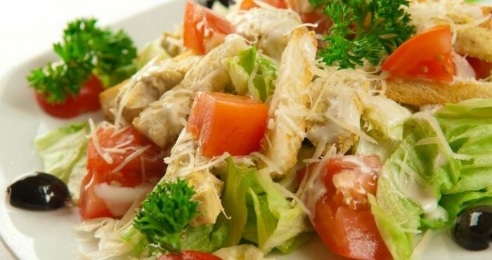 Простые и вкусные рецепты салатов из куриной грудки