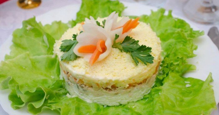 рисовый салат «Мимоза» с сайрой