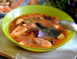 ароматный суп с морепродуктами