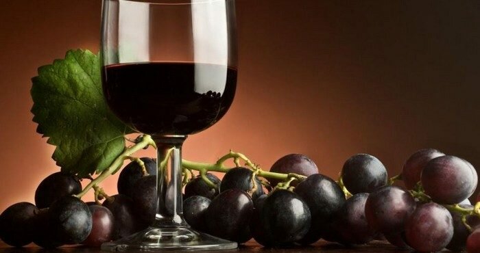 Как просто и вкусно сделать домашнее вино из винограда
