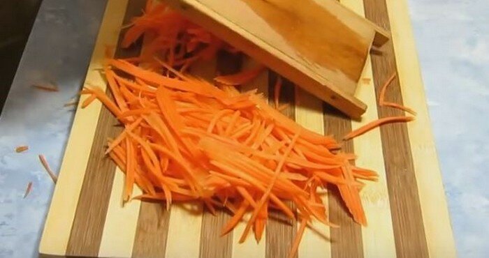 очистить и натереть морковь