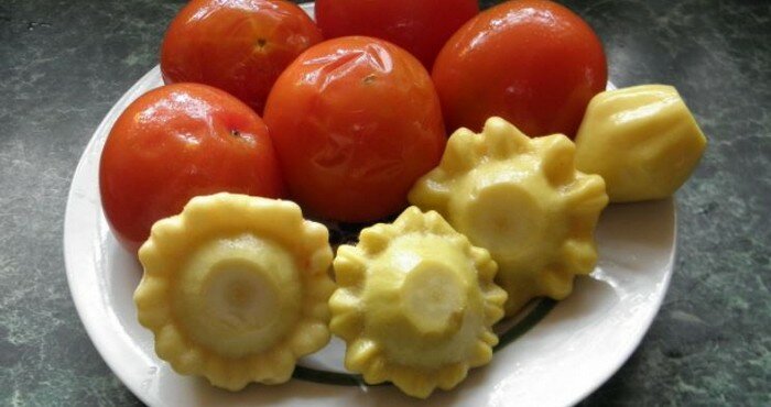 маринуем яркие томаты с патиссонами