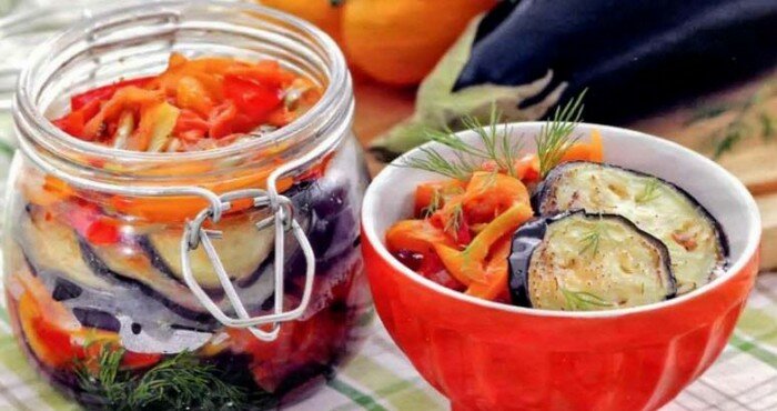 яркие овощи в салатнице