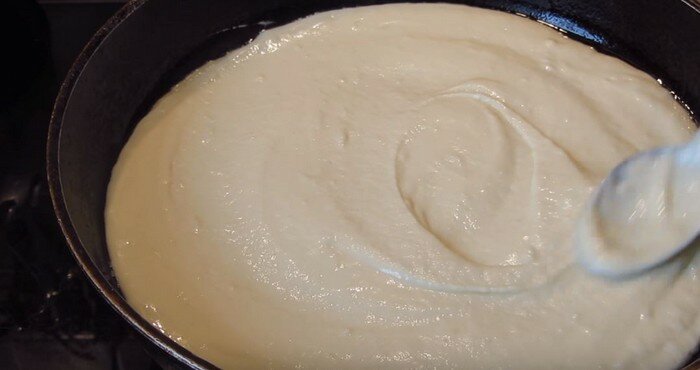 Торт крахмал масло. Смажьте основу соусом.. Что можно сделать из жидкого теста на сковороде.