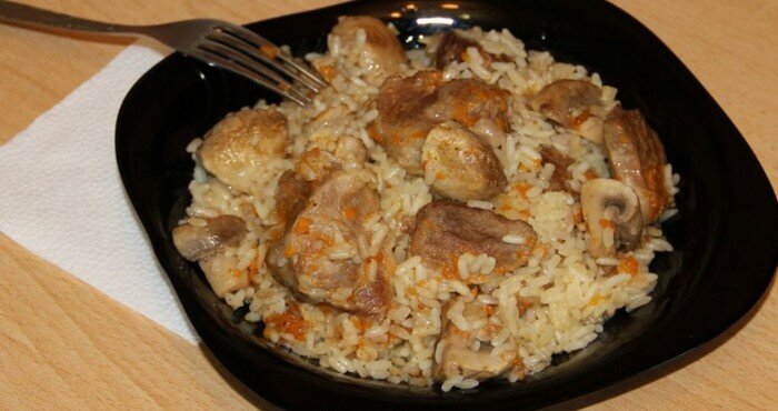 ароматный рис со свининой и грибами