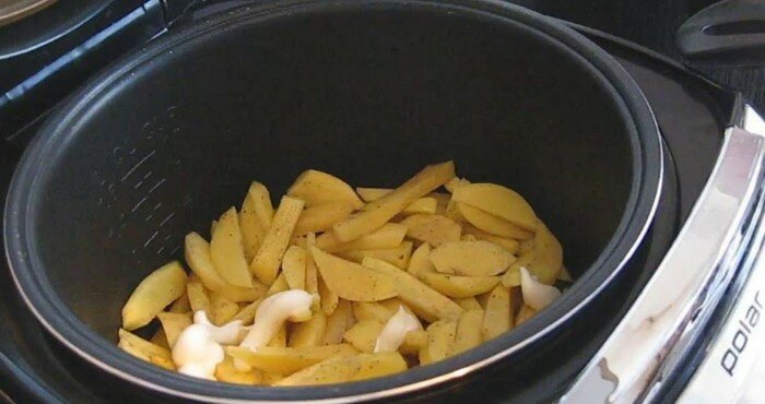 добавление картошки в мультиварку